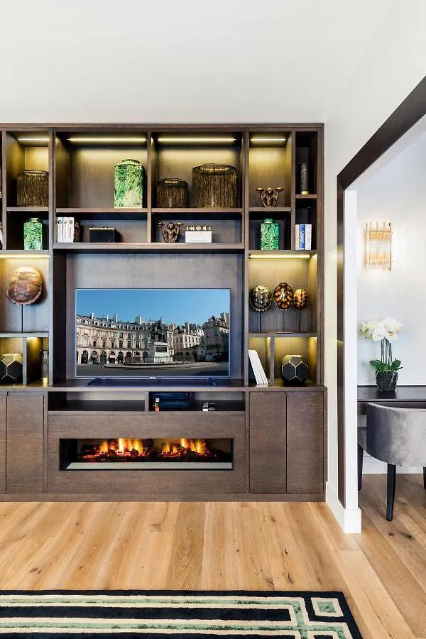 Luxury Louvre Ii